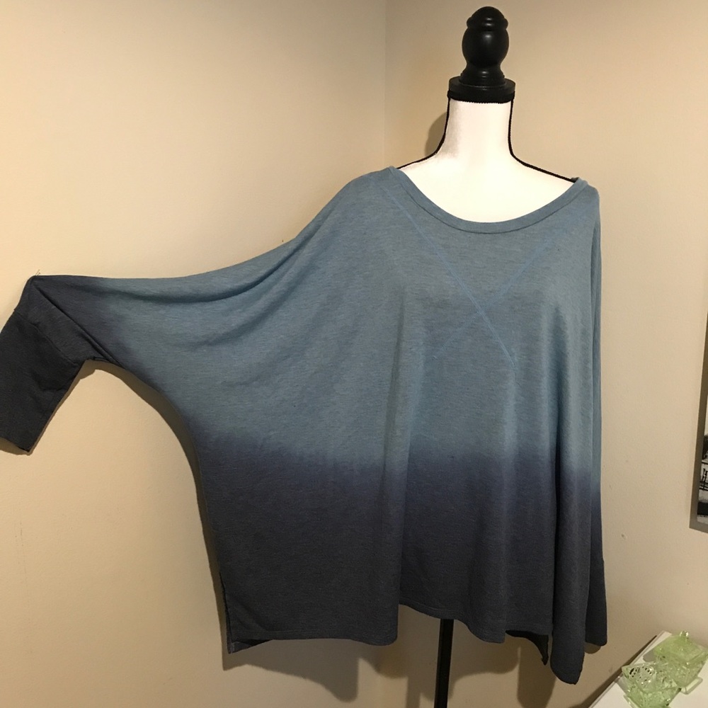 Women’s 22/24 ombré light weight sweat shirt